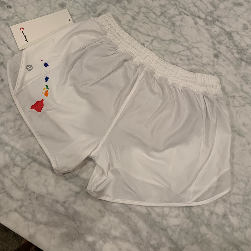 SOLD lululemon size 6 tall hotty hot 4” Hawaii